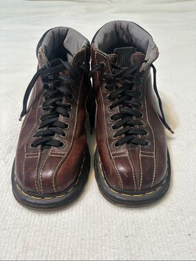 Men's Dr. Martens Brown Leather Lace-Up Boots size 7 woman’s size 9